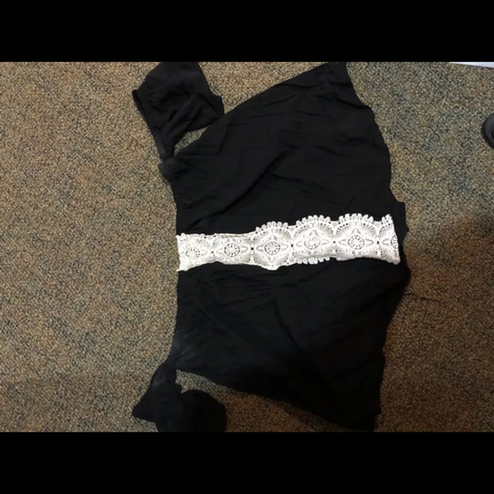 No shoulder black and white lace crop top